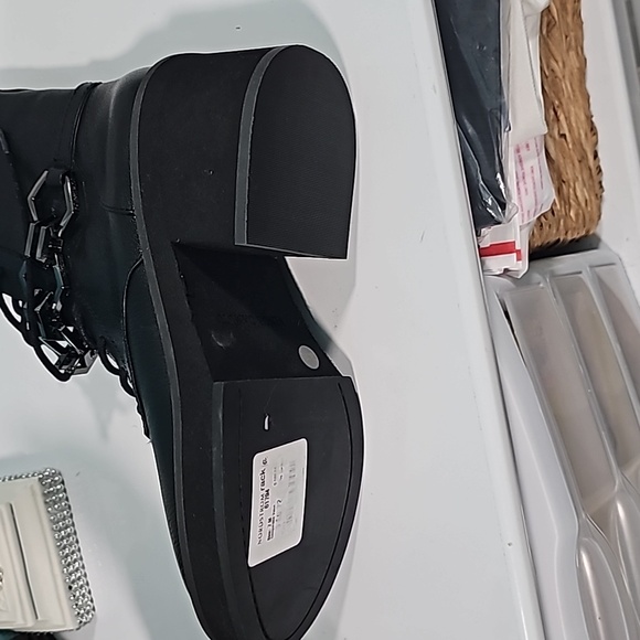 VINCE CAMUTO leather botties NWT. Reg. 99.00. Side zipper - Picture 6 of 9